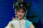 拜月记抢伞 